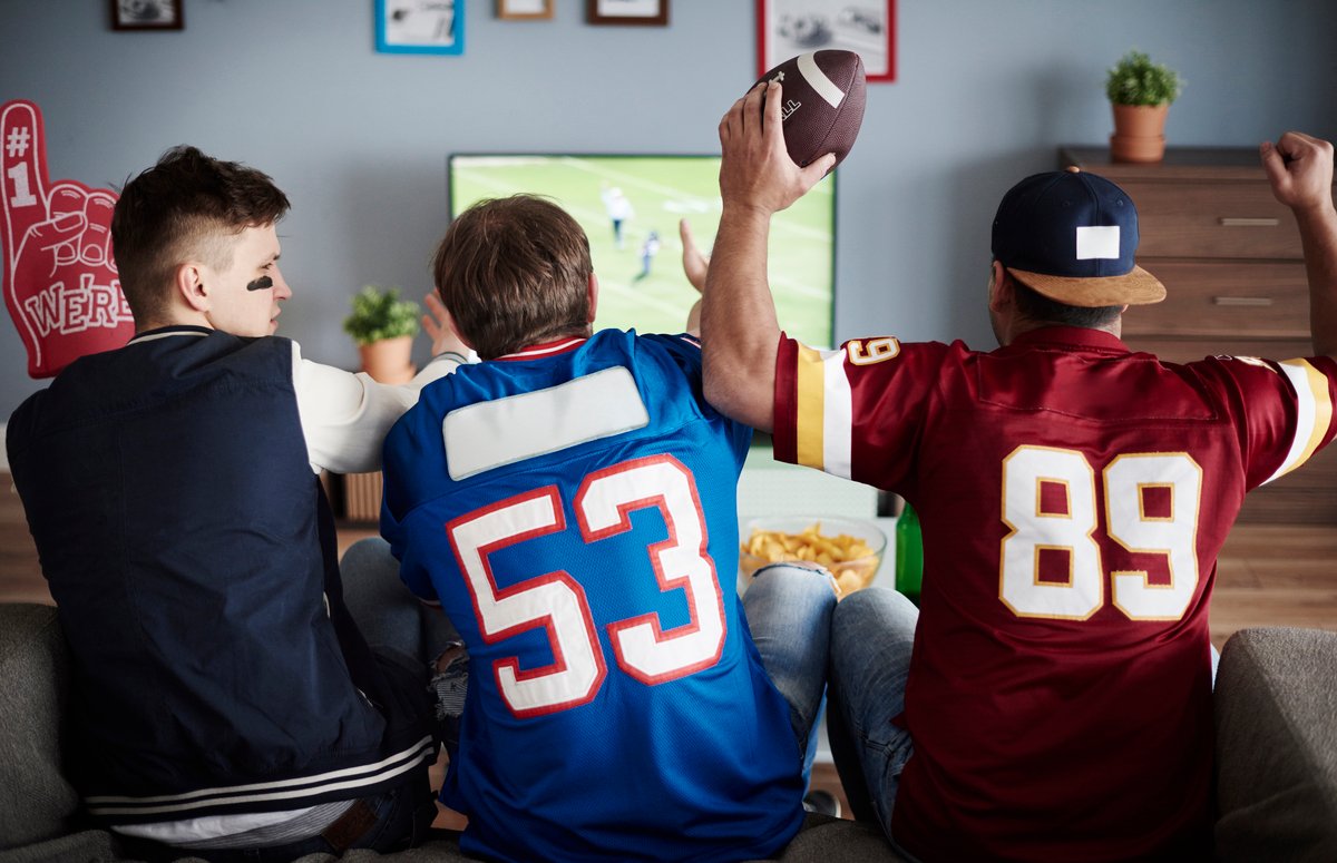 Devices showing matches on top live sport TV streaming sites — Smart TV, phone, and tablet